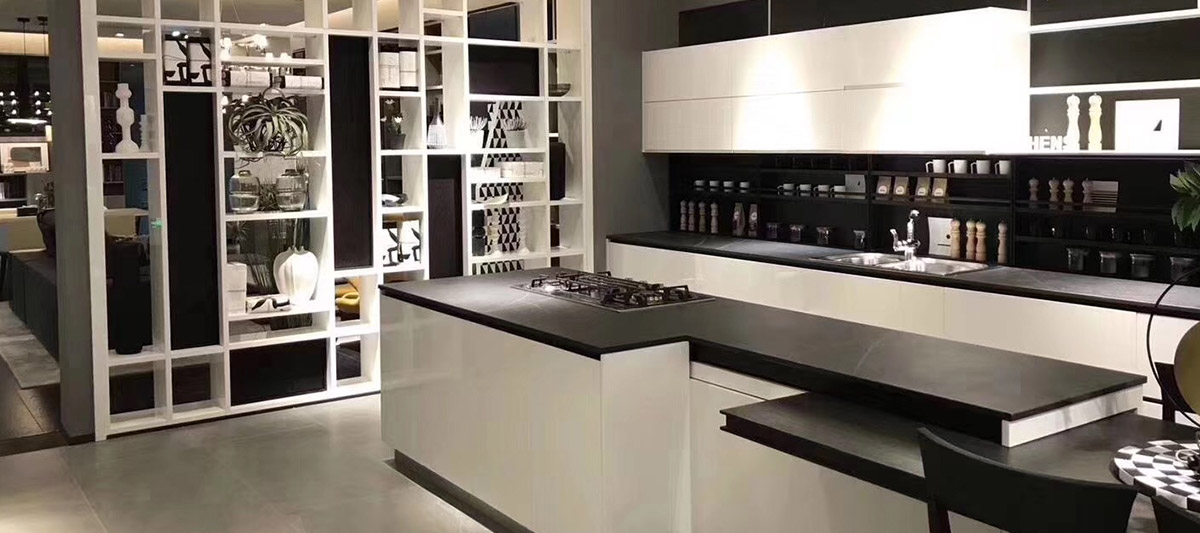 A-Western-Kitchen-in-a-Chines-Community1